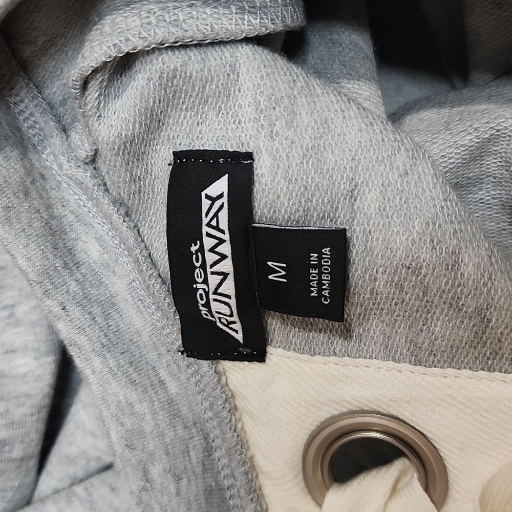Project Runway Light Gray Size M - Picture 3 of 3